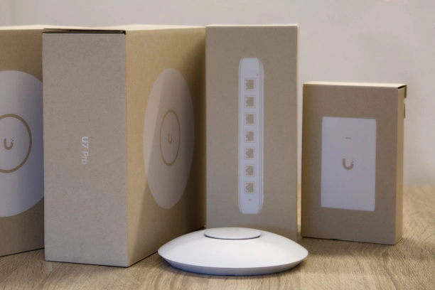 Hardware levering en inrichting werkplekken